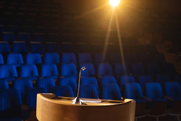 Framsida Tom Auditorium Med Pallen Och Högtalare Scenen Med Orange — Stockfoto