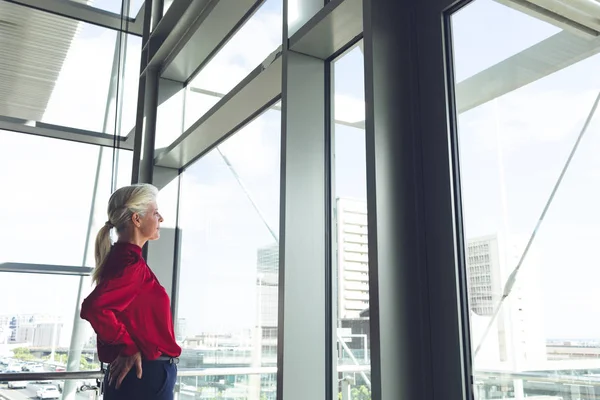 Vue Latérale Une Femme Affaires Caucasienne Âgée Avec Les Mains — Photo