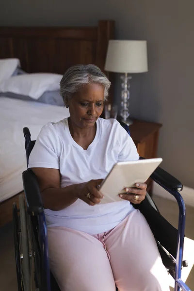 Front View Disabled Senior African American Woman Using Digital Tablet — Stock Photo, Image