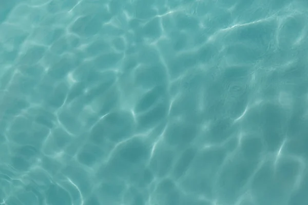 Wasser Plätscherte Und Plätscherte Einem Sonnigen Tag Schwimmbad — Stockfoto