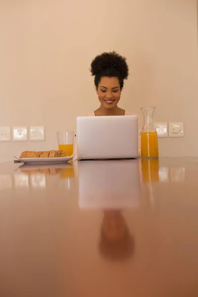 Front View African American Beautiful Woman Using Laptop Desk Home — Stock Photo, Image