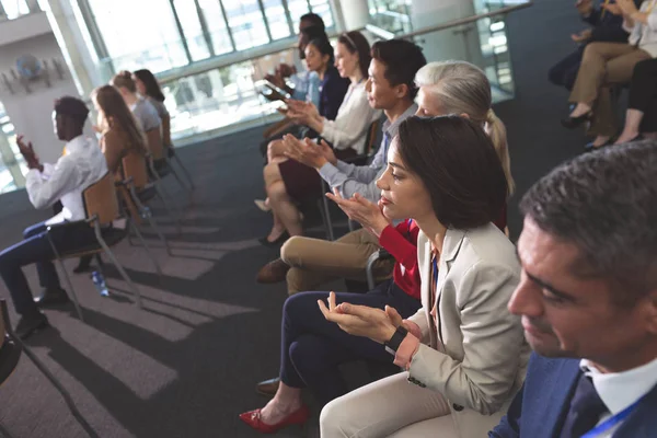 Vista Alto Ángulo Diversos Empresarios Aplaudiendo Seminario Negocios Edificio Oficinas — Foto de Stock