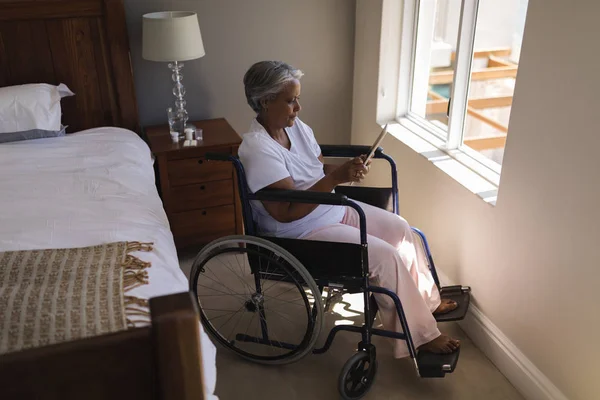 Side View Disabled Senior African American Woman Using Digital Tablet — Stock Photo, Image