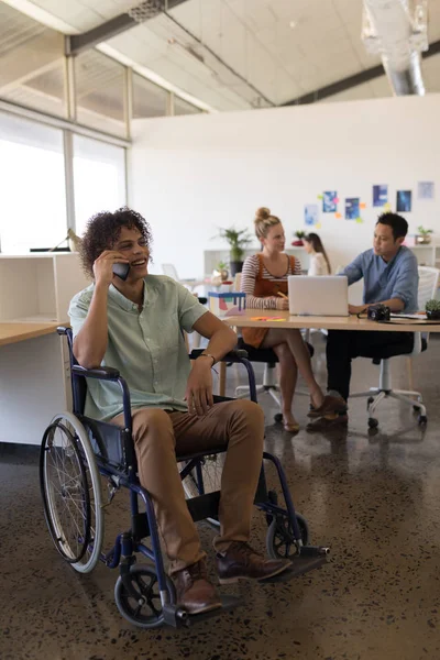 Frontansicht Eines Gut Aussehenden Behinderten Männlichen Vorgesetzten Der Büro Auf — Stockfoto