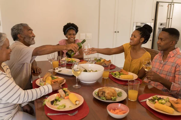 Vista Frontale Una Felice Famiglia Afroamericana Multi Generazione Che Pranza — Foto Stock