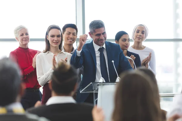 Vooraanzicht Van Gemengd Ras Zakenman Permanent Podium Met Diverse Collega — Stockfoto