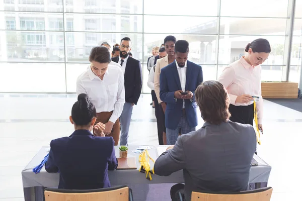 Vooraanzicht Van Uiteenlopende Zakelijke Mensen Inchecken Tafel Van Registratie Van — Stockfoto