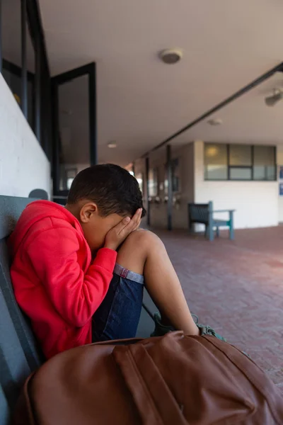 Vista Lateral Colegial Mestiço Triste Sentado Sozinho Com Mãos Cobrindo — Fotografia de Stock