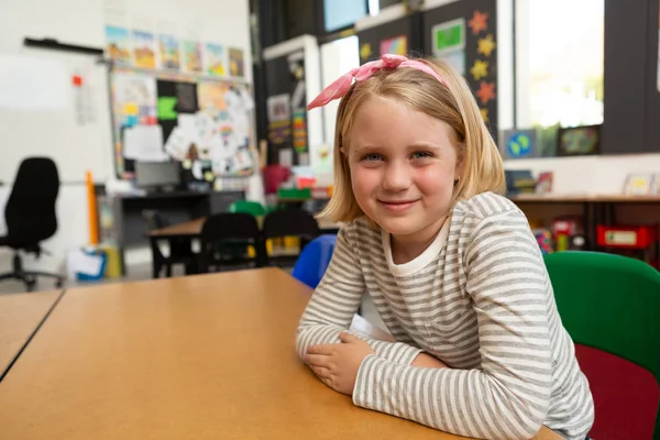 Portrait Caucasian Happy Schoolgirl Sitting Desk While Looking Camera Classroom — Stock Photo, Image