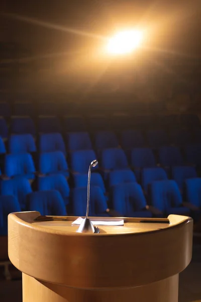 Framsida Tom Auditorium Med Pallen Och Högtalare Scenen Med Orange — Stockfoto