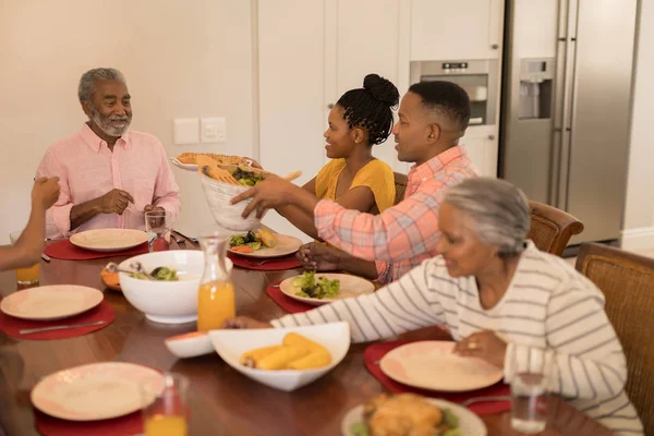 Vista Alto Angolo Una Famiglia Afroamericana Multi Generazione Che Pranza — Foto Stock