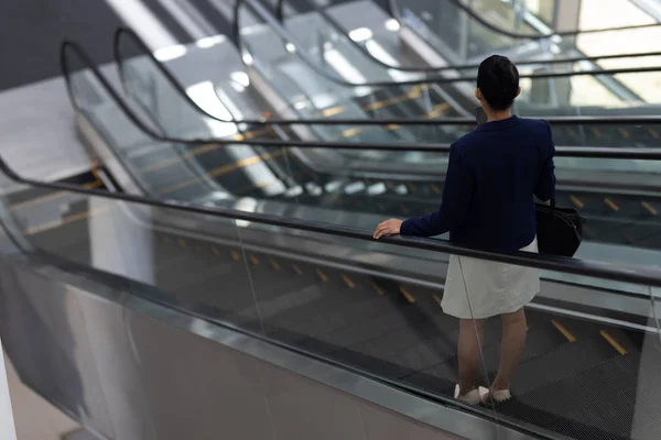 Rear View Pretty Young Mixed Race Businesswoman Using Escalator Modern — Stock Photo, Image