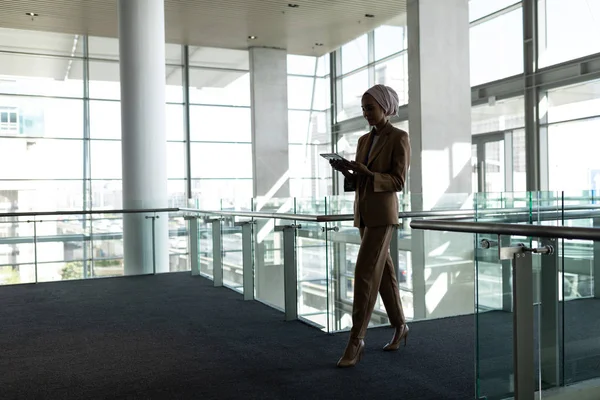 Side View Young Mixed Race Businesswoman Using Digital Tablet Office — Stock Photo, Image