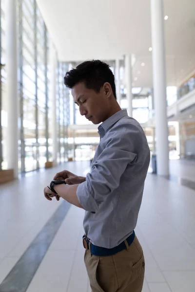 Rear View Young Asian Male Executive Using Smartwatch Standing Modern — Stock Photo, Image