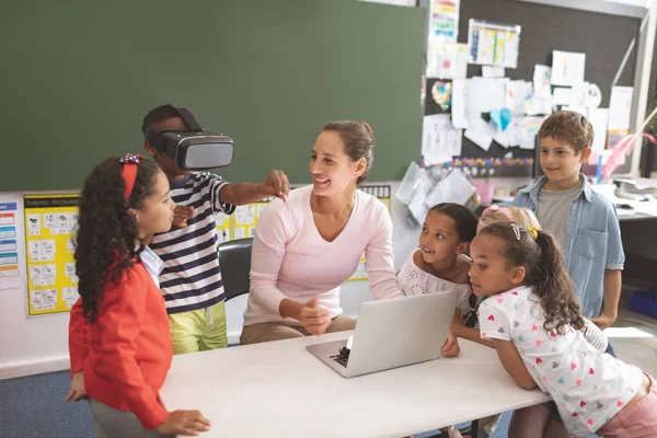 Front View Schoolboy Using Virtual Reality Headset School Classroom — Stock Photo, Image