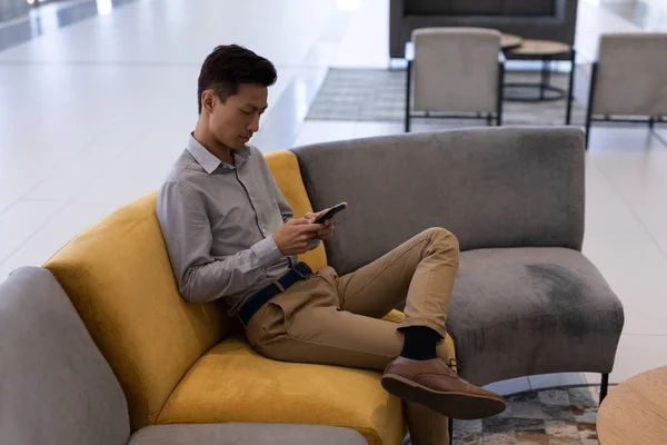 Side View Young Asian Male Executive Using Mobile Phone Sitting — Stock Photo, Image