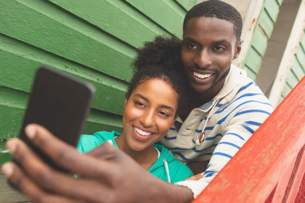 Vorderansicht Eines Glücklichen Multiethnischen Paares Das Ein Selfie Macht Während — Stockfoto