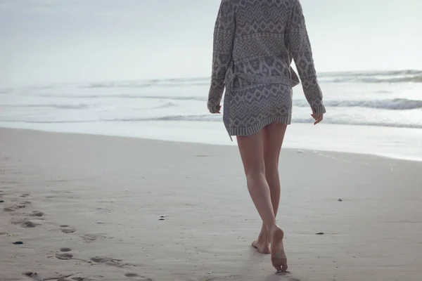 Low Section Woman Walking Sand Beach — Stock Photo, Image