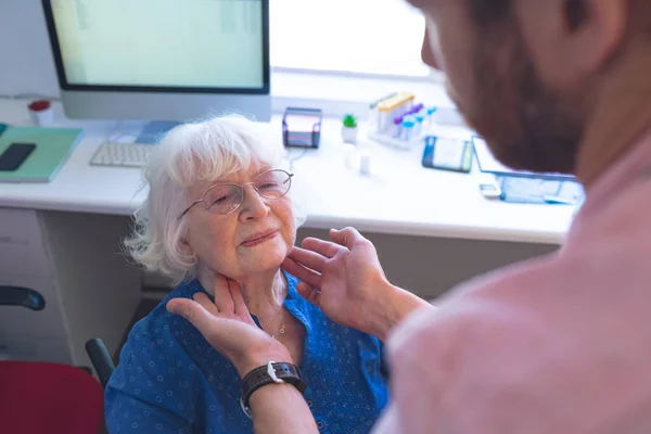 Shoulder View Confident Caucasian Male Doctor Checking Senior Female Patient — Stok fotoğraf