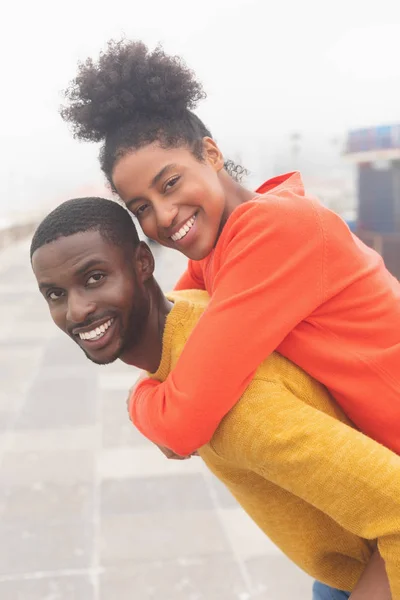 Portrait Handsome African American Man Carrying Mixed Race Woman Piggyback — Stock Photo, Image