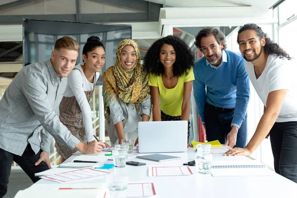 Vista Frontale Diversi Uomini Affari Che Guardano Telecamera Mentre Lavorano — Foto Stock