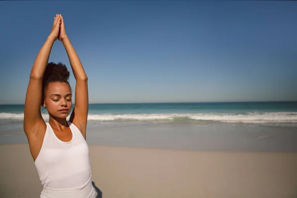 Front View Beautiful African American Woman Doing Yoga Beach Sunshine — Stock Photo, Image