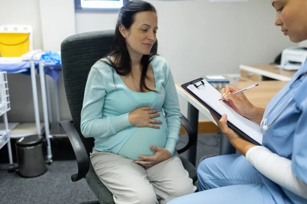 Side View Mixed Race Female Doctor Giving Prescription Pregnant Woman — Stock Photo, Image