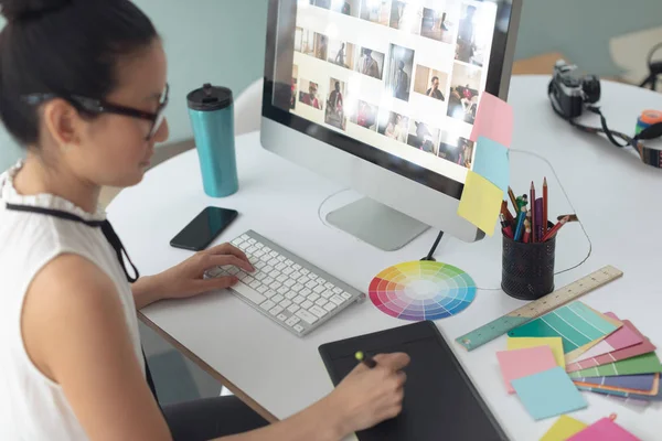 High Angle View Asian Female Graphic Designer Using Graphic Tablet — Stock Photo, Image