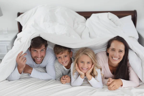 Portrait Caucasian Family Lying Together Blanket Bedroom Home — Stock Photo, Image
