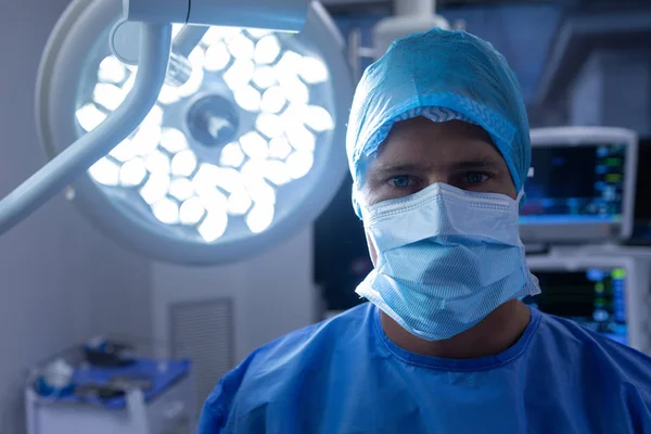 Portrait Chirurgien Homme Caucasien Debout Dans Théâtre Opération Hôpital — Photo