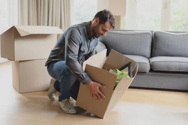 Side View Caucasian Man Keeping Cardboard Box New Home — Stock Photo, Image