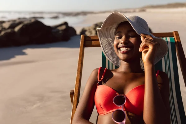 Front View Happy African American Woman Relaxing Beach Chair Beach — Stock Photo, Image