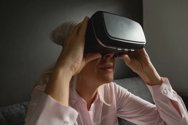 Side View Active Senior Caucasian Woman Using Virtual Reality Headset — Stock Photo, Image