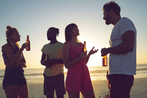Side View Group Diverse Friends Having Beer Interacting Each Beach — Stock Photo, Image
