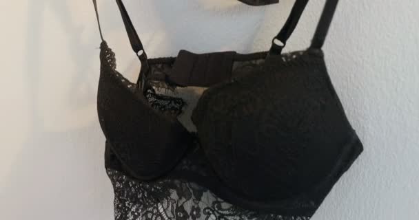 Lingerie Laço Empate Pendurado Gancho Contra Parede — Vídeo de Stock