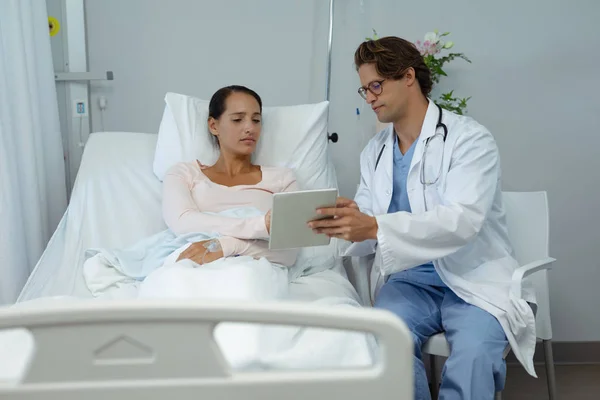 Front View Caucasian Male Doctor Female Patient Discussing Digital Tablet — Stock Photo, Image