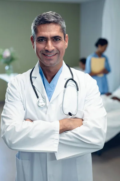 Front View Mature Caucasian Male Doctor Standing Arms Crossed Ward — Stock Photo, Image