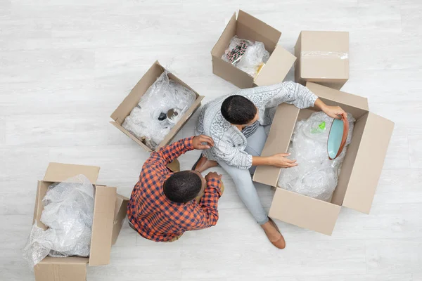 High Angle View Happy African American Couple Unpacking Cardboard Boxes — Stock Photo, Image