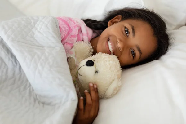 Portrait African American Girl Sleeping Teddy Bear Bed Bedroom Home — Stock Photo, Image