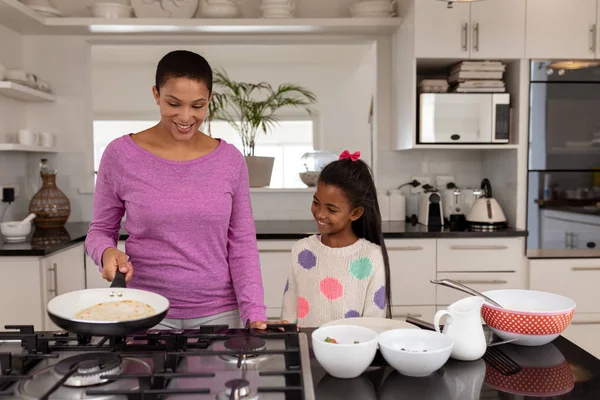 Front View African American Mother Daughter Preparing Food Kitchen Home — Stock Photo, Image