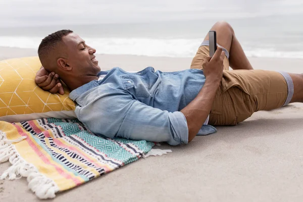 Side View African American Man Using Mobile Phone While Relaxing — Stock Photo, Image