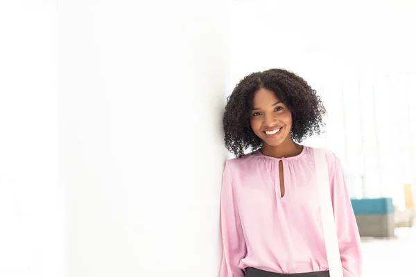 Front View Young Pretty African American Employee Looking Camera Modern — Stock Photo, Image