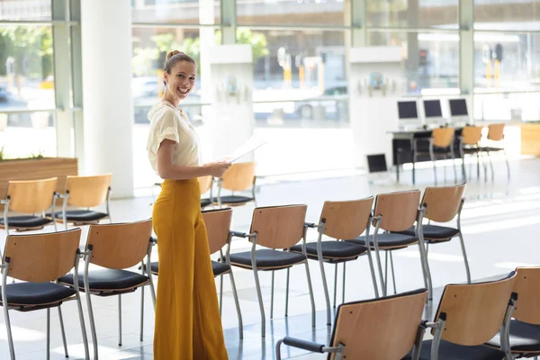 Side View Young Caucasian Female Executive Looking Documents While Standing — Stock Photo, Image