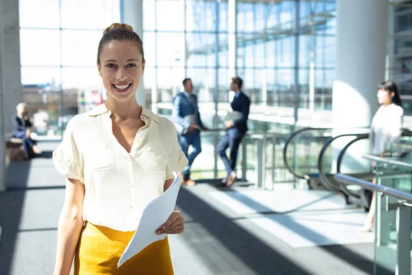 Front View Young Caucasian Female Executive Looking Camera While Walking — Stock Photo, Image