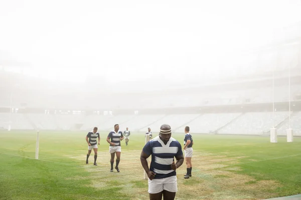 Vista Frontal Grupo Diversos Jogadores Rugby Masculino Que Correm Estádio — Fotografia de Stock