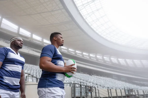 Maç Için Stadyumun Girişinde Üst Üste Duran Farklı Erkek Rugby — Stok fotoğraf