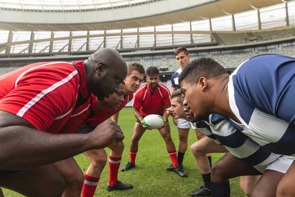 Vista Lateral Diversos Jugadores Rugby Masculino Mirando Los Ojos Los — Foto de Stock