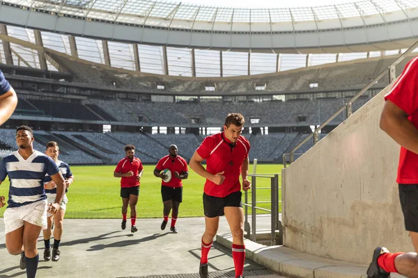 Vooraanzicht Van Een Groep Van Diverse Mannelijke Rugbyspelers Terug Kleedkamer — Stockfoto