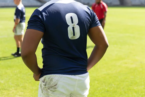 Mid Sectie Close Van Mannelijke Rugbyspeler Staande Het Stadion Een — Stockfoto