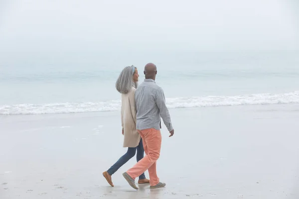 Vue Latérale Heureux Couple Afro Américain Âgé Marchant Main Dans — Photo